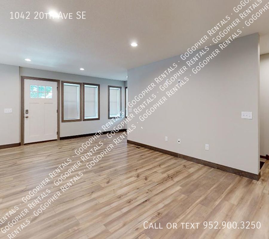 Foto del edificio - Updated 8 Bedroom Single Family Home close...
