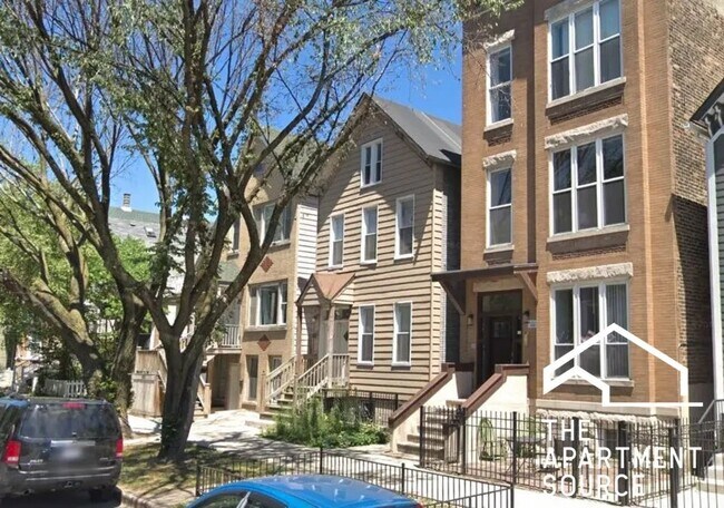 Foto del edificio - 3309 N Southport Ave