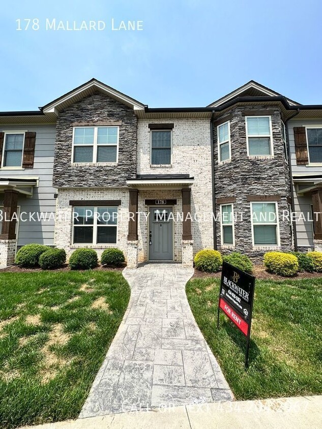 Foto principal - 3 Bedroom Braxton Park Townhome!