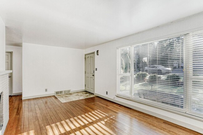 Foto del edificio - 4Bd/2Ba Bellevue House