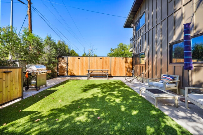 Building Photo - 10028 Shoup Ave