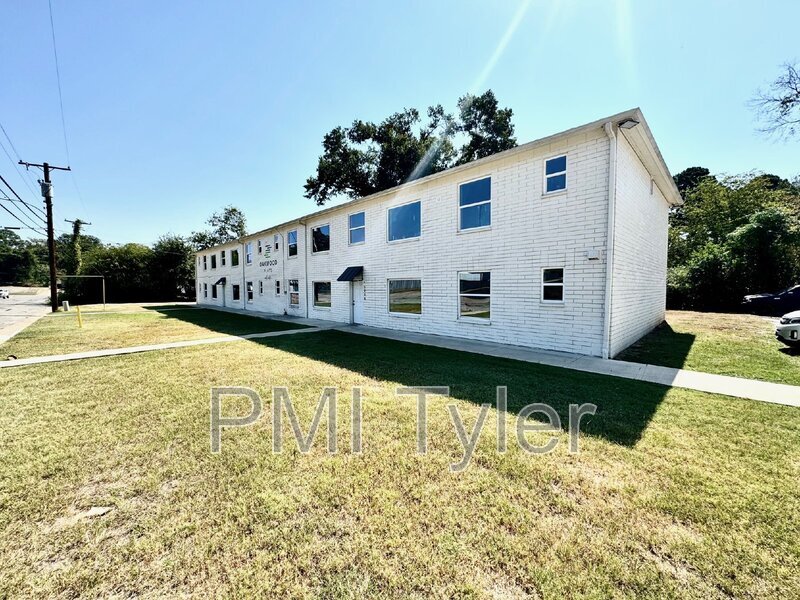 Foto principal - 1822 W Oakwood St