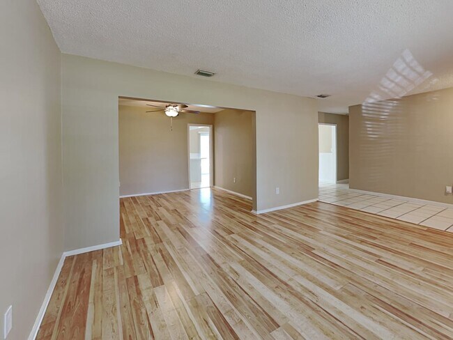 Foto del edificio - 7001 NW 11th Pl