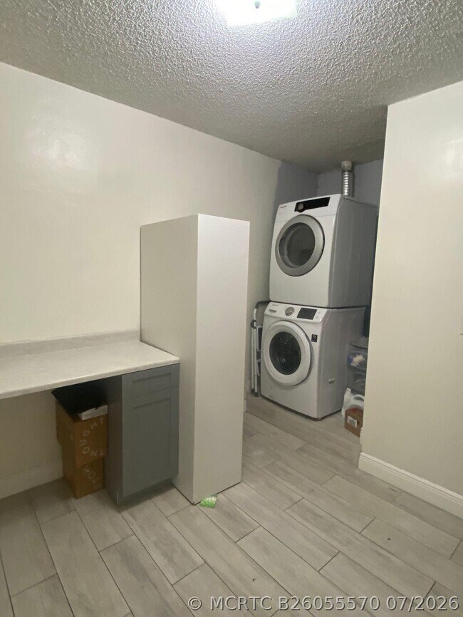 Foto del edificio - 10473 NW 3rd St