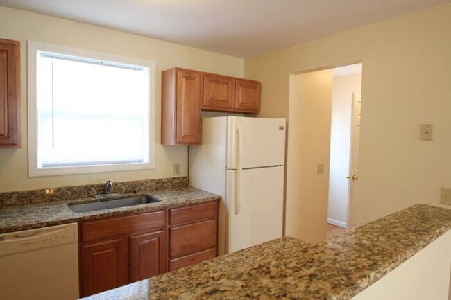 Building Photo - 105 Riverview Ln