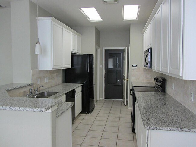 Foto del edificio - 16523 Beckland Ln