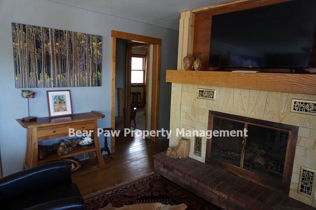 Building Photo - 27865 Cragmont Dr