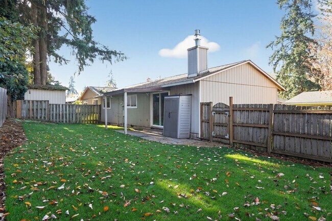 Building Photo - 207 NW Forest St