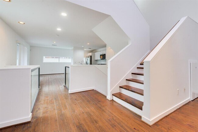 Building Photo - 17 N Ennis St