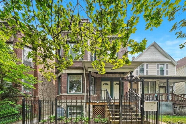 Building Photo - 3741 W Lyndale St