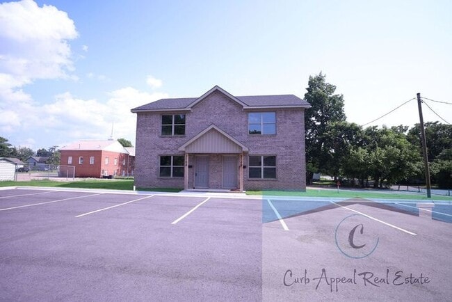Foto del edificio - First month move in special $800!! Beautiful 2 bed 2 bath duplex, includes washer and dryer