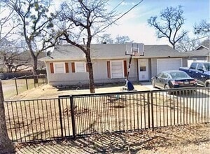 Building Photo - 2412 Cravens Rd