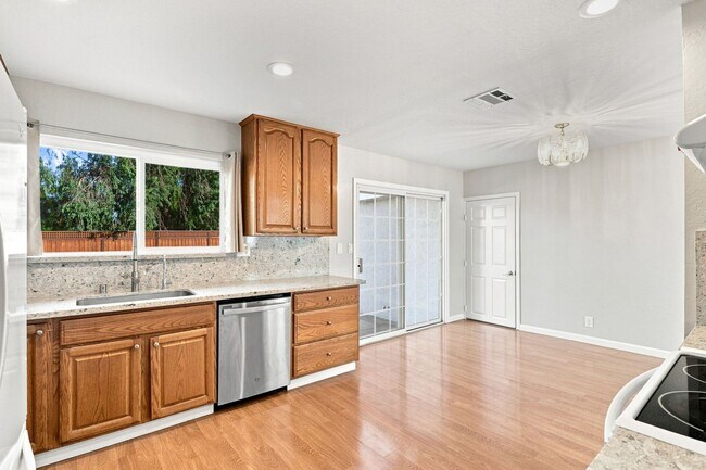 Foto del edificio - 14370 Oka Ln