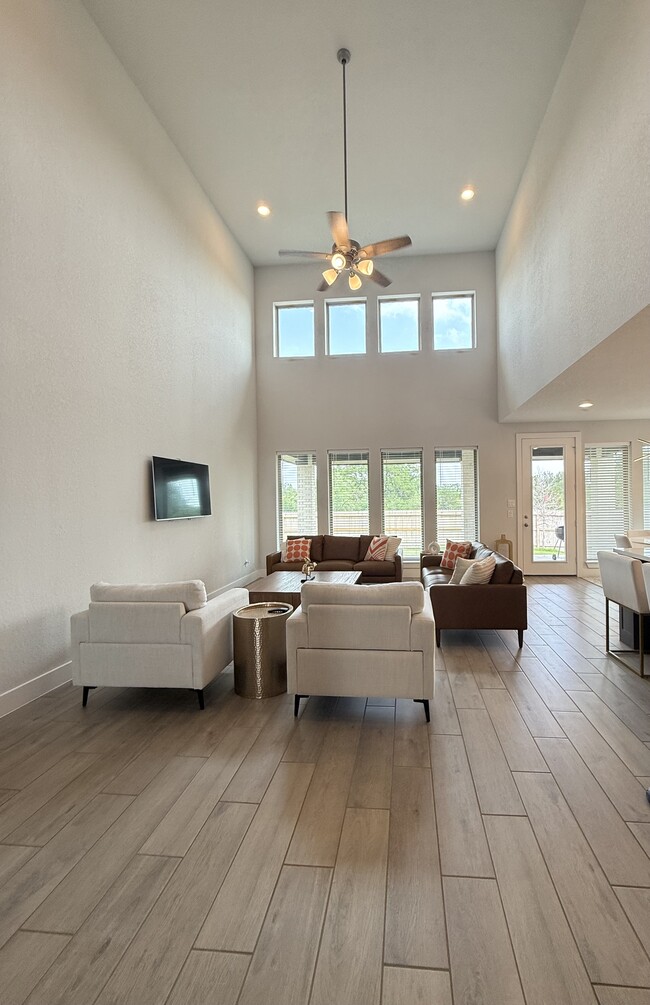 Living room - 9518 Luke Path