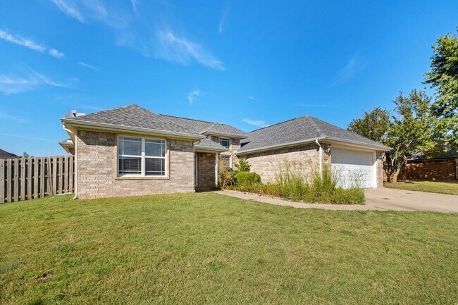 Foto del edificio - Beautiful Spacious Home w/ Community Clubhouse and Pool!