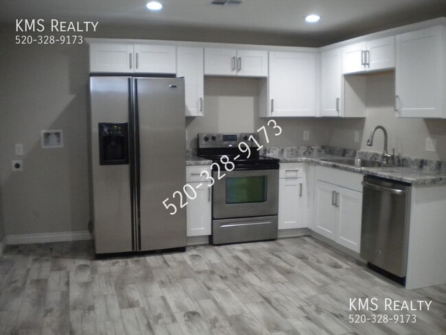 Building Photo - 3132 E Glenn St