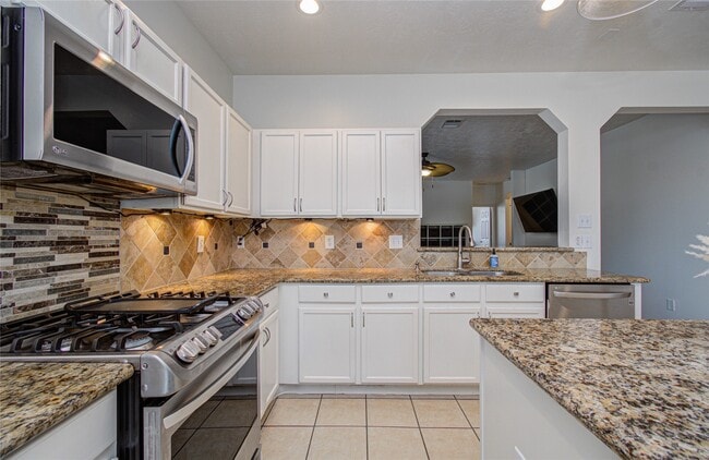 Building Photo - 24135 Pinecreek Point