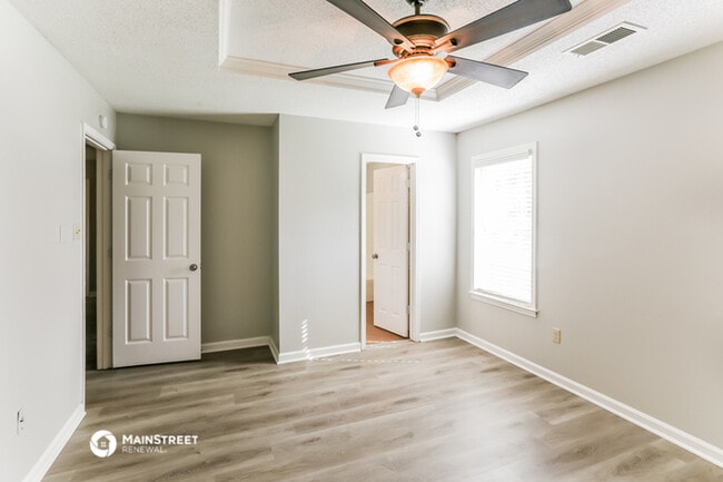 Building Photo - 6915 Blackthorn Dr