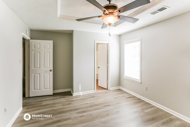 Foto del edificio - 6915 Blackthorn Dr
