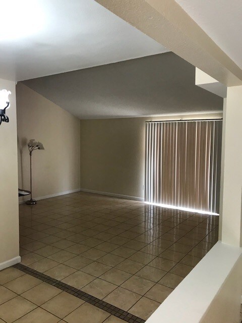 Building Photo - Modesto Renovated Single story 3 Bedroom Home