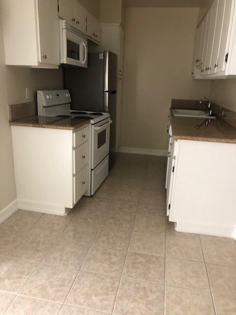 Primary Photo - 115 N Doheny Dr
