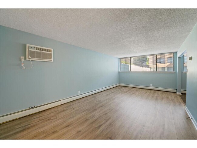 Foto del edificio - 1770 Bryant Ave S