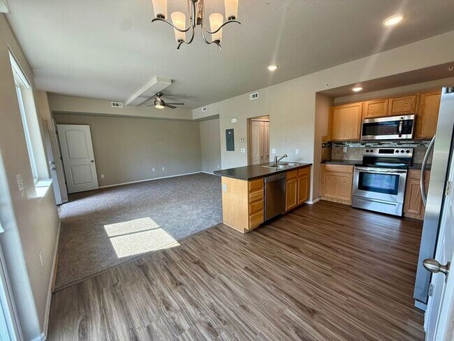 Foto del edificio - ***2 WEEKS FREE***West Greeley Spacious Townhome With New Carpet!