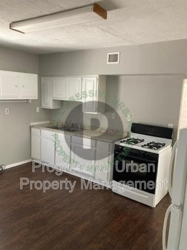 Building Photo - 4012 Woodbridge Ave