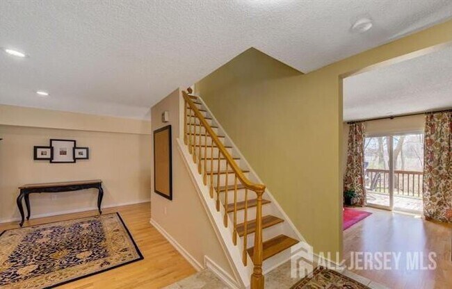 Building Photo - 17 Ashford Dr