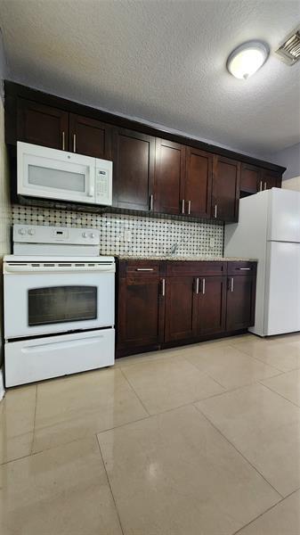 Foto del edificio - 2221 NW 4th Ct