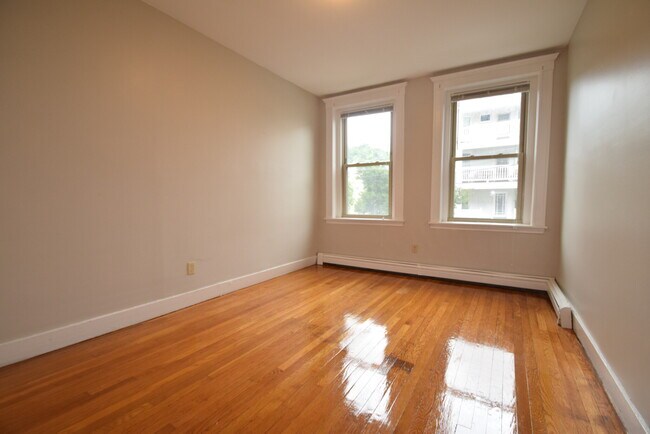 Foto del edificio - 32 Ransom Rd