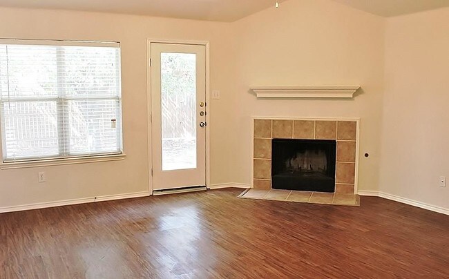 Building Photo - 3045 Elmbrook Dr
