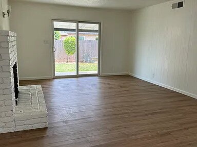 Building Photo - Freshly remodeled home
