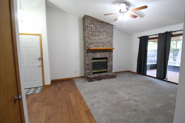 Building Photo - 3901 Summerwood Ct