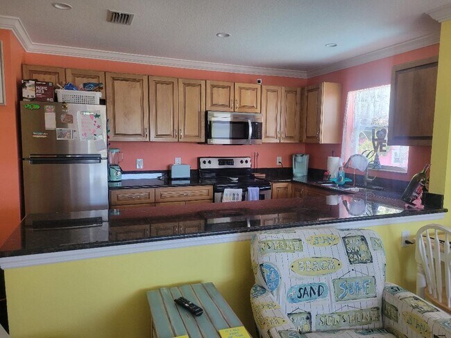 Kitchen - 5605 Shore Blvd S