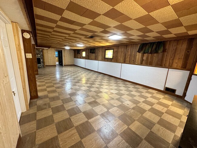 Open Area - 3031 Martin Ave