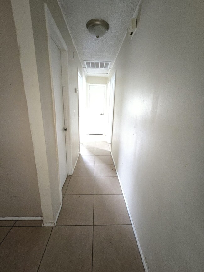 Foto del edificio - 3638 Dovetail Ln S