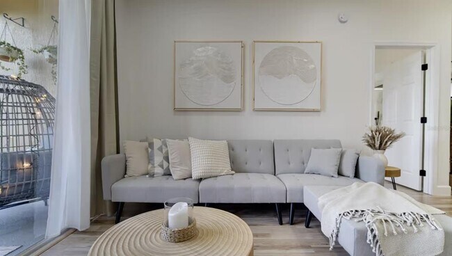 Building Photo - 8103 Coconut Palm Way