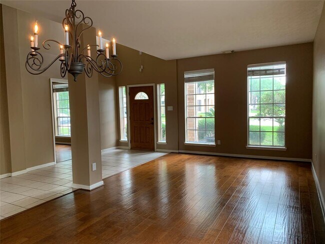 Foto del edificio - 20703 Riviere Ln