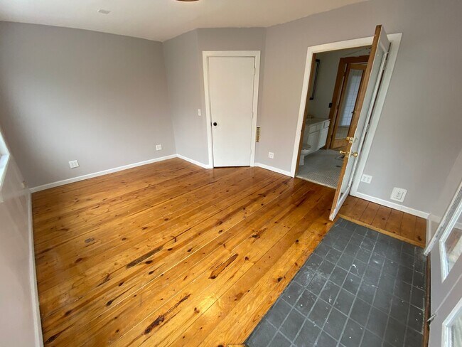 Building Photo - 326 N 34th St