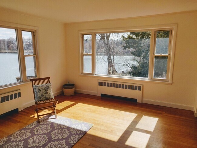 Foto del edificio - 212 Pleasant St