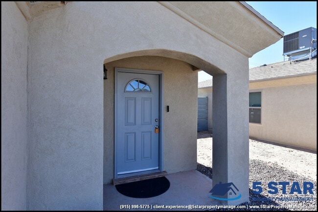 Building Photo - 13744 Flora Vista Ave