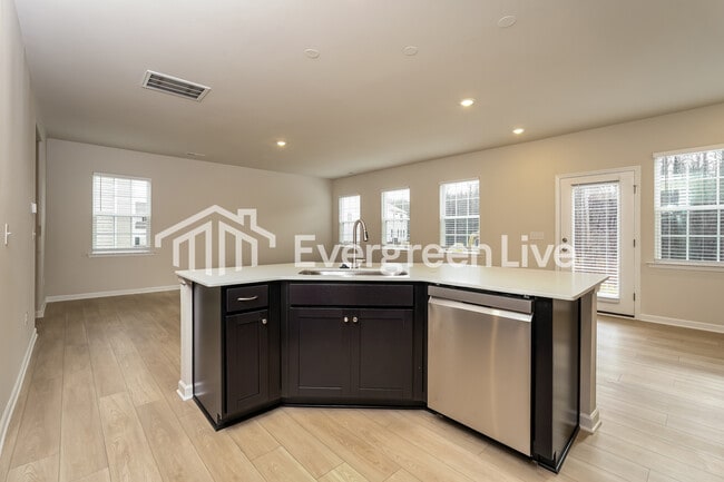 Foto del edificio - 810 Pear Blossom Ct