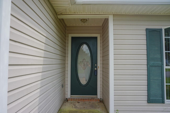 Building Photo - 322 Apple Dr