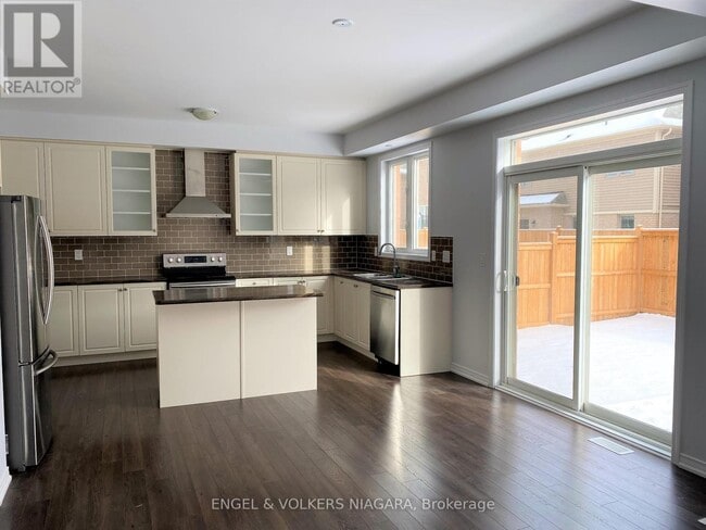 Building Photo - 8576 Sweet Chestnut Dr