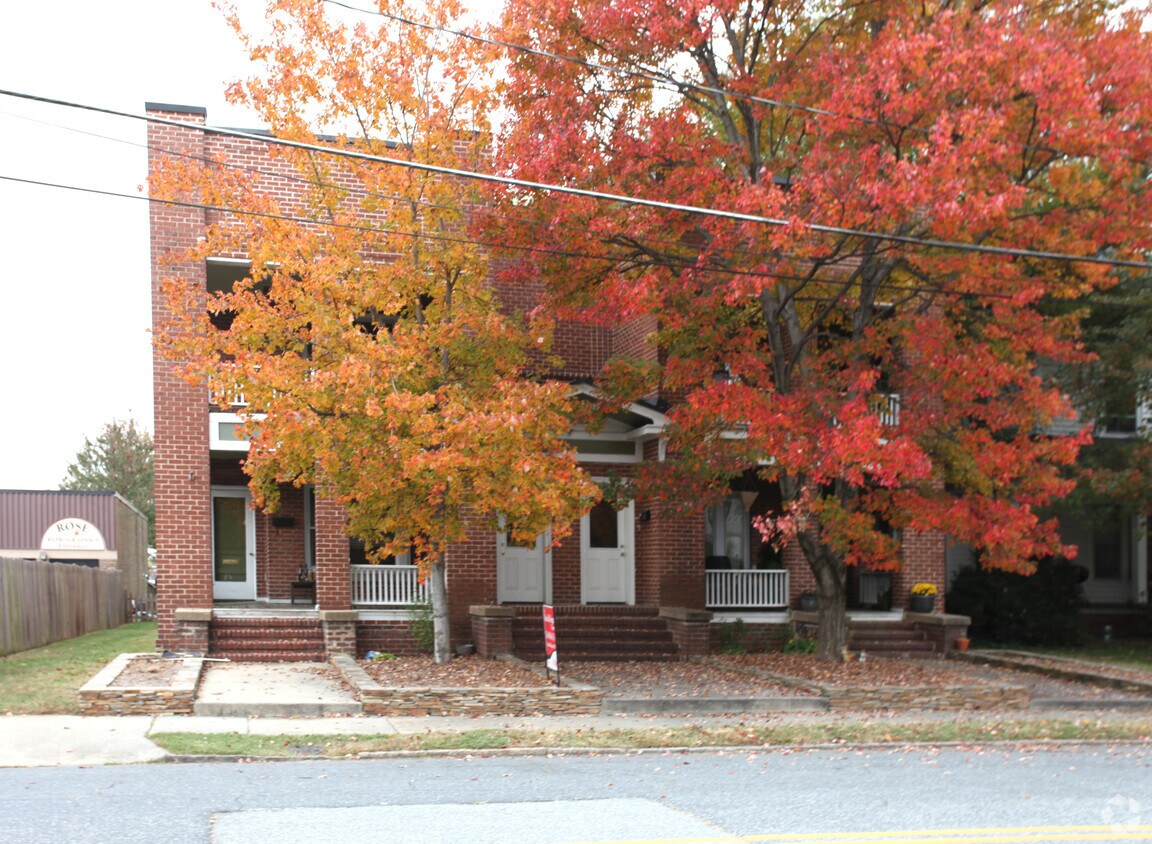 Primary Photo - 517 Simpson St