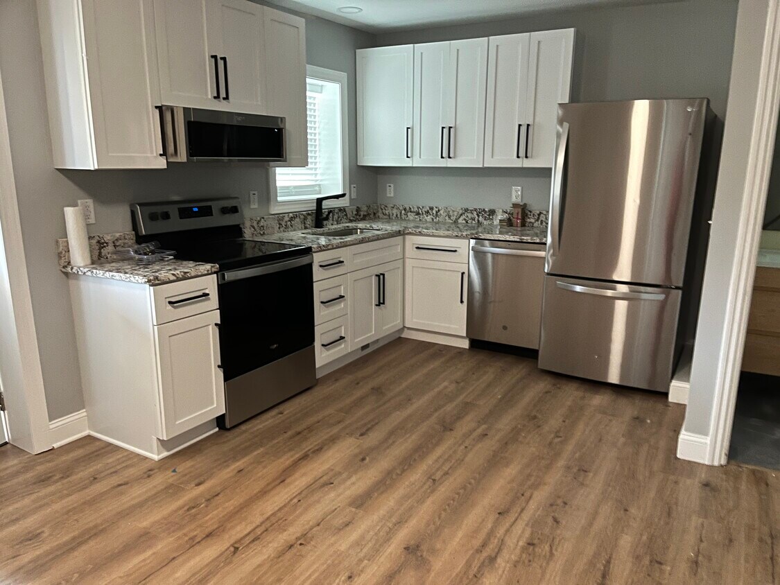 Foto principal - 402 1/2 W Pine St
