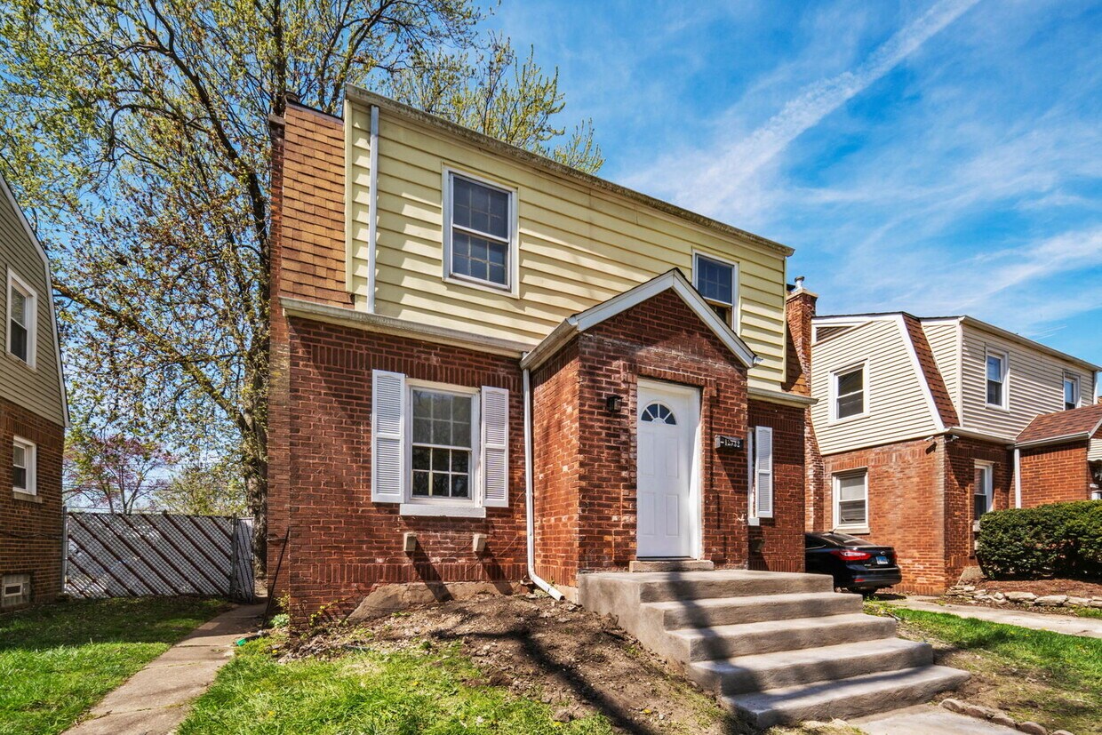Primary Photo - 12532 S Throop St
