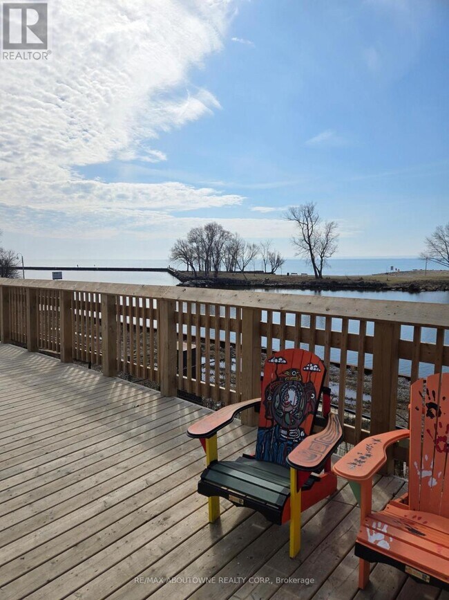 Photo du bâtiment - 100 Bronte Rd