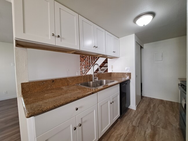 Building Photo - 2635 Sextant Ave